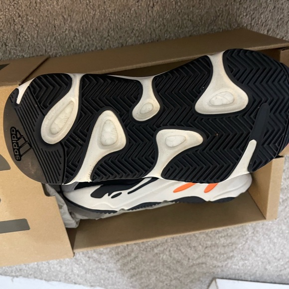 Yeezy 700 size - Picture 2 of 4